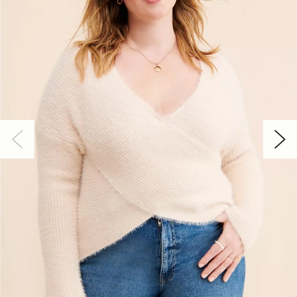 4SI3NNA Cream V-Neck Sweater with Relaxed Fit